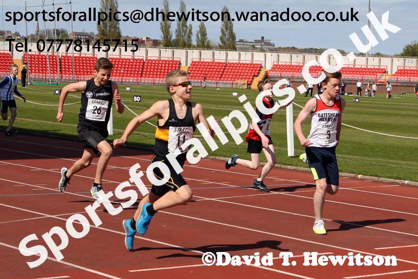 Boys under-13s 200 metres, North Eastern Track and Field Champs, Gateshead Stadium. Photo: David T. Hewitson/Sports for All Pics
